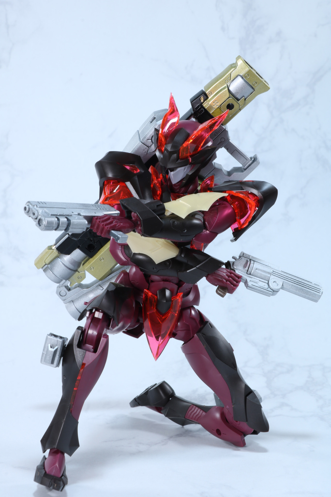 両手をクロスさせて射撃