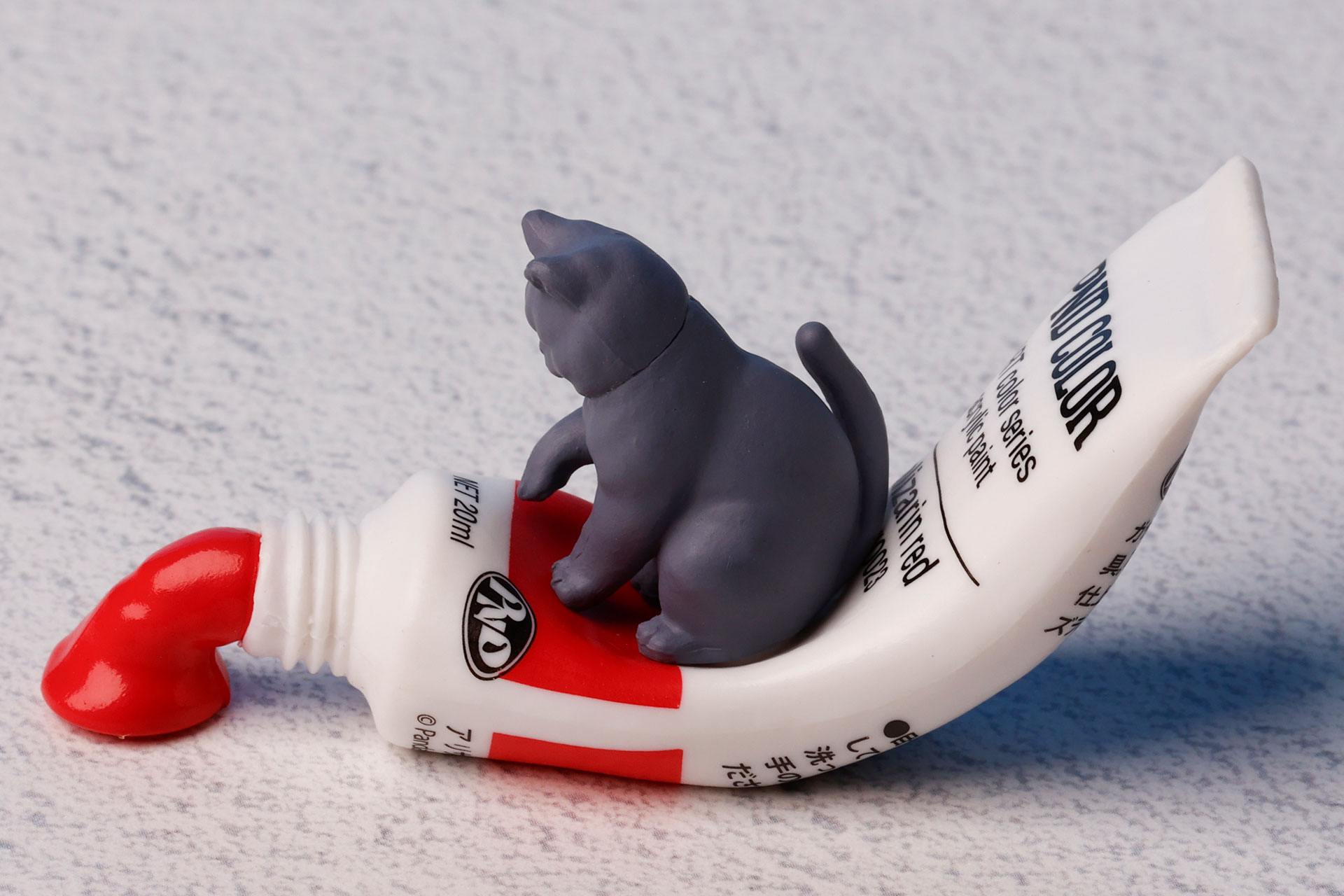 ねこが押し出しているようである