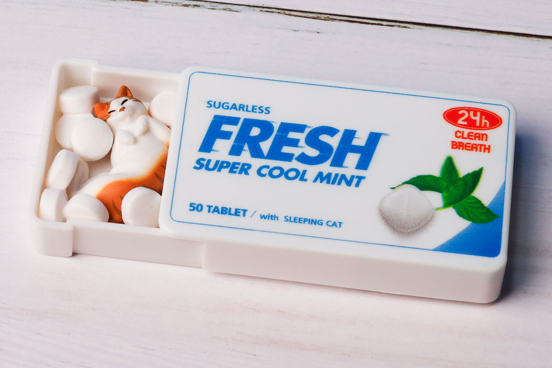 巨大なタブレットの中にねこが入り込んでいるかのようだ