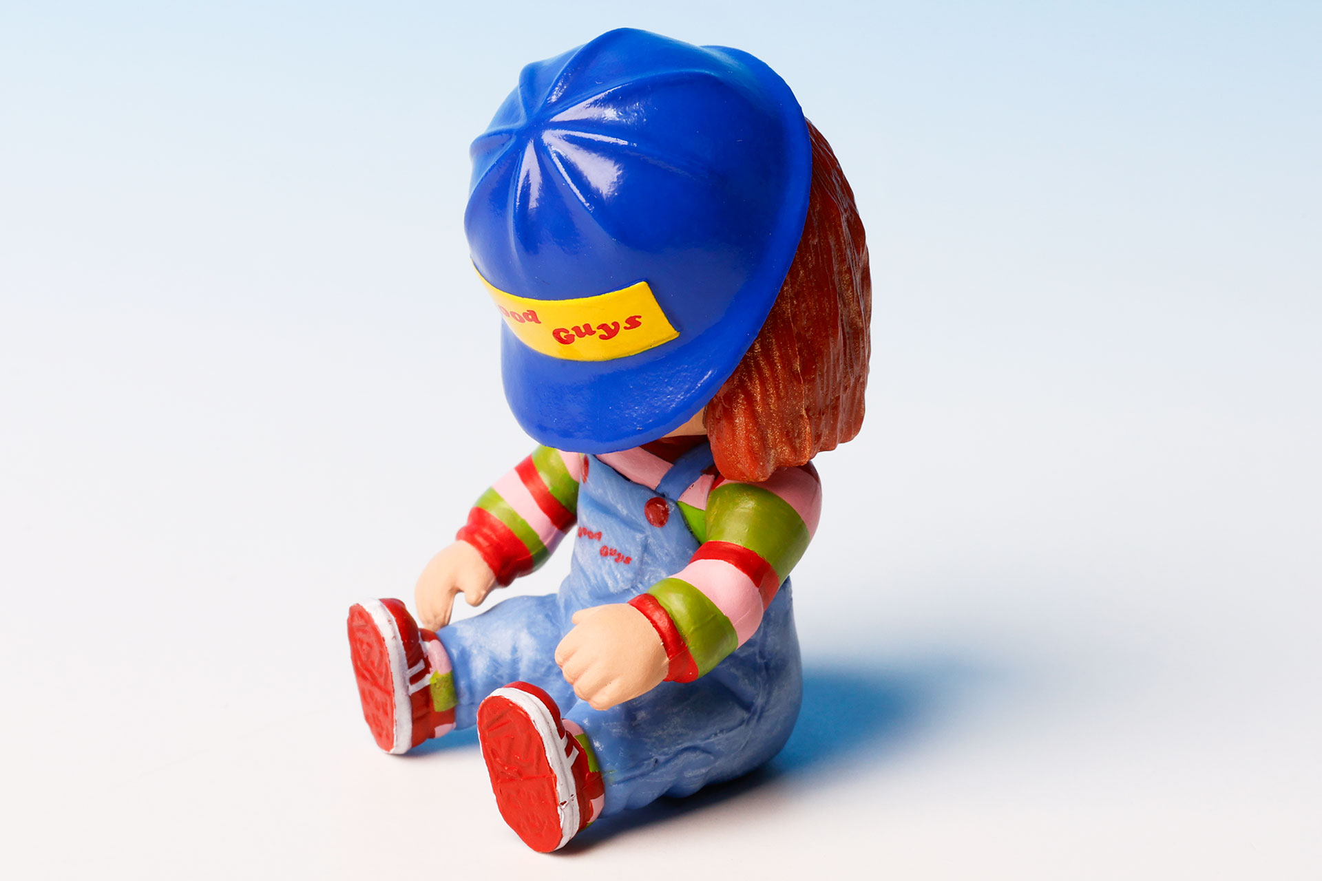 カラフルなストライプのシャツもグッドガイのトレードマークだ