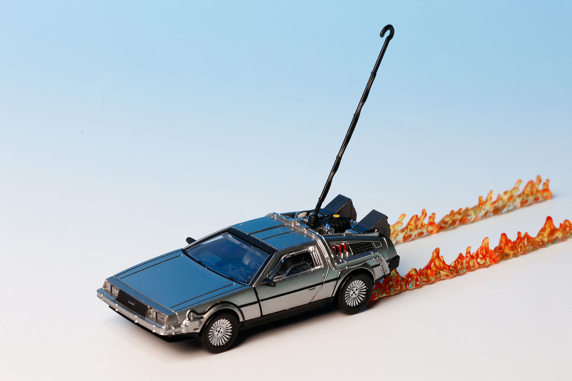 こちらは車両のポールを付けたところ