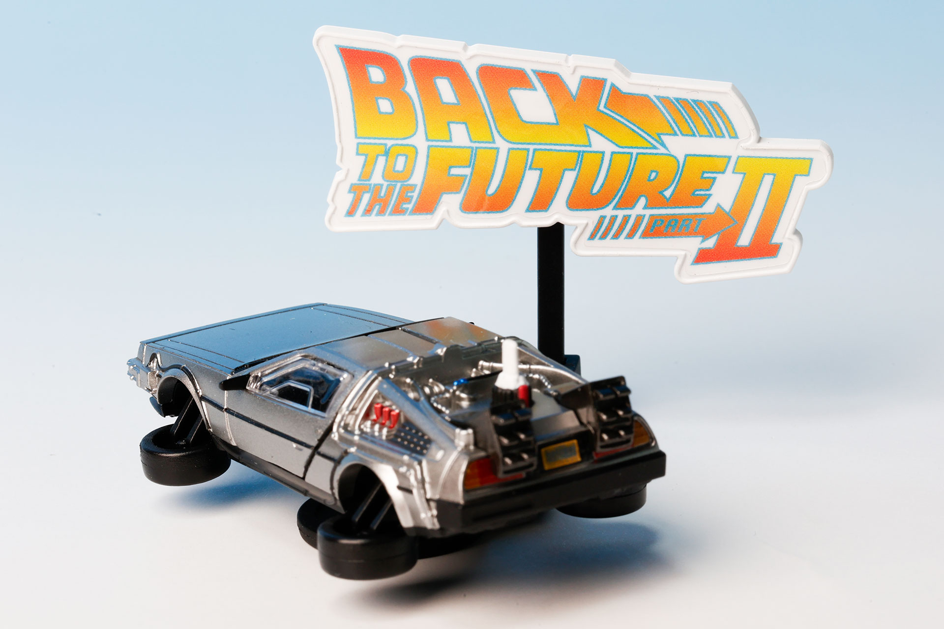 今にも未来に飛んで行きそうだ