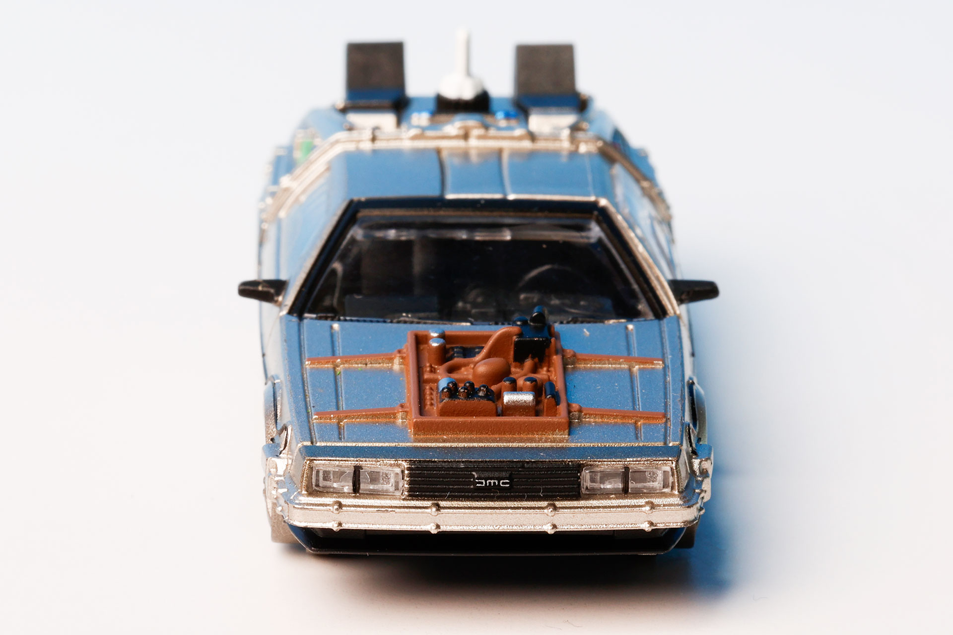 映画に登場するデロリアンの最終形態はなぜかレトロ風に！