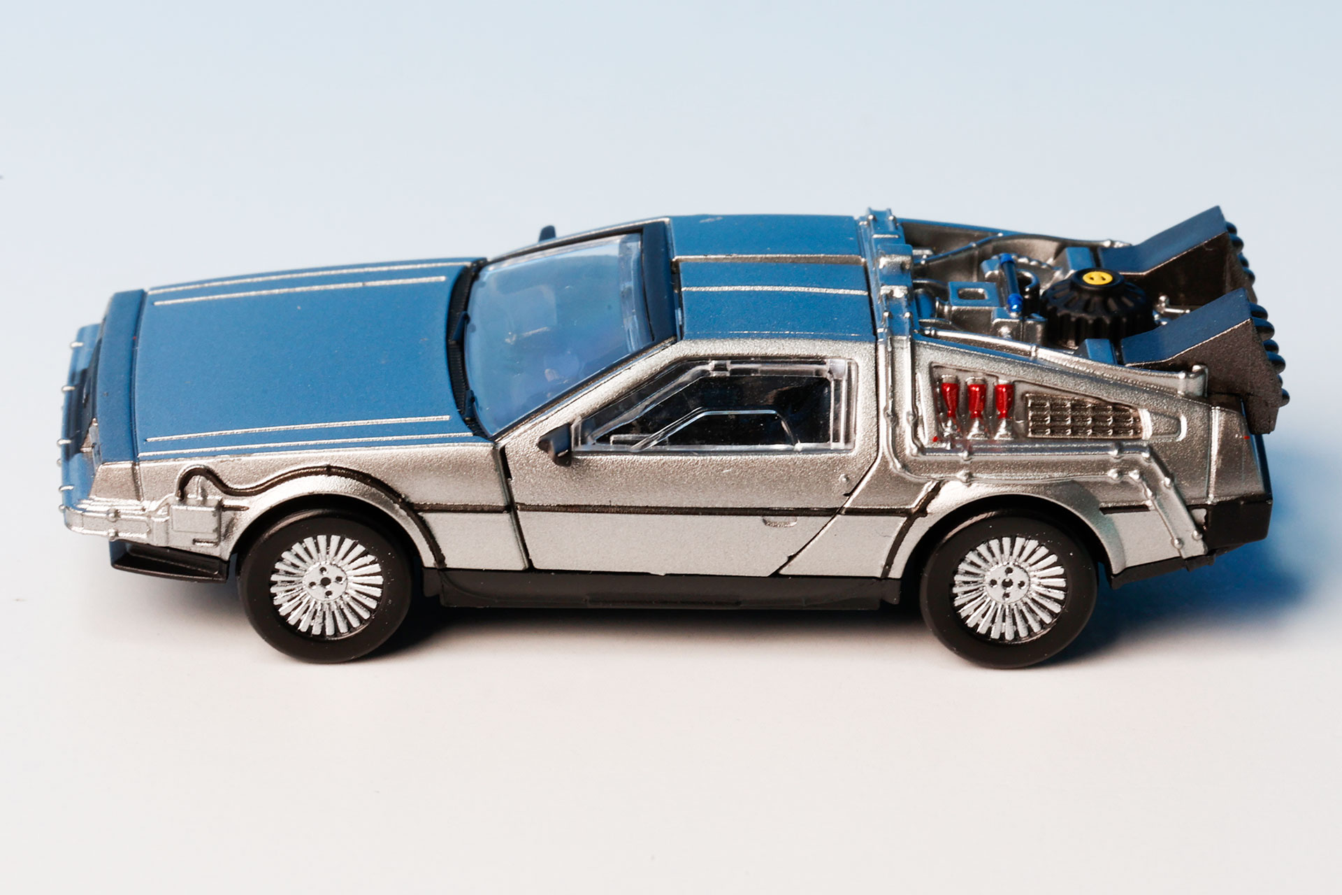 劇中で使用された車両を忠実に再現している