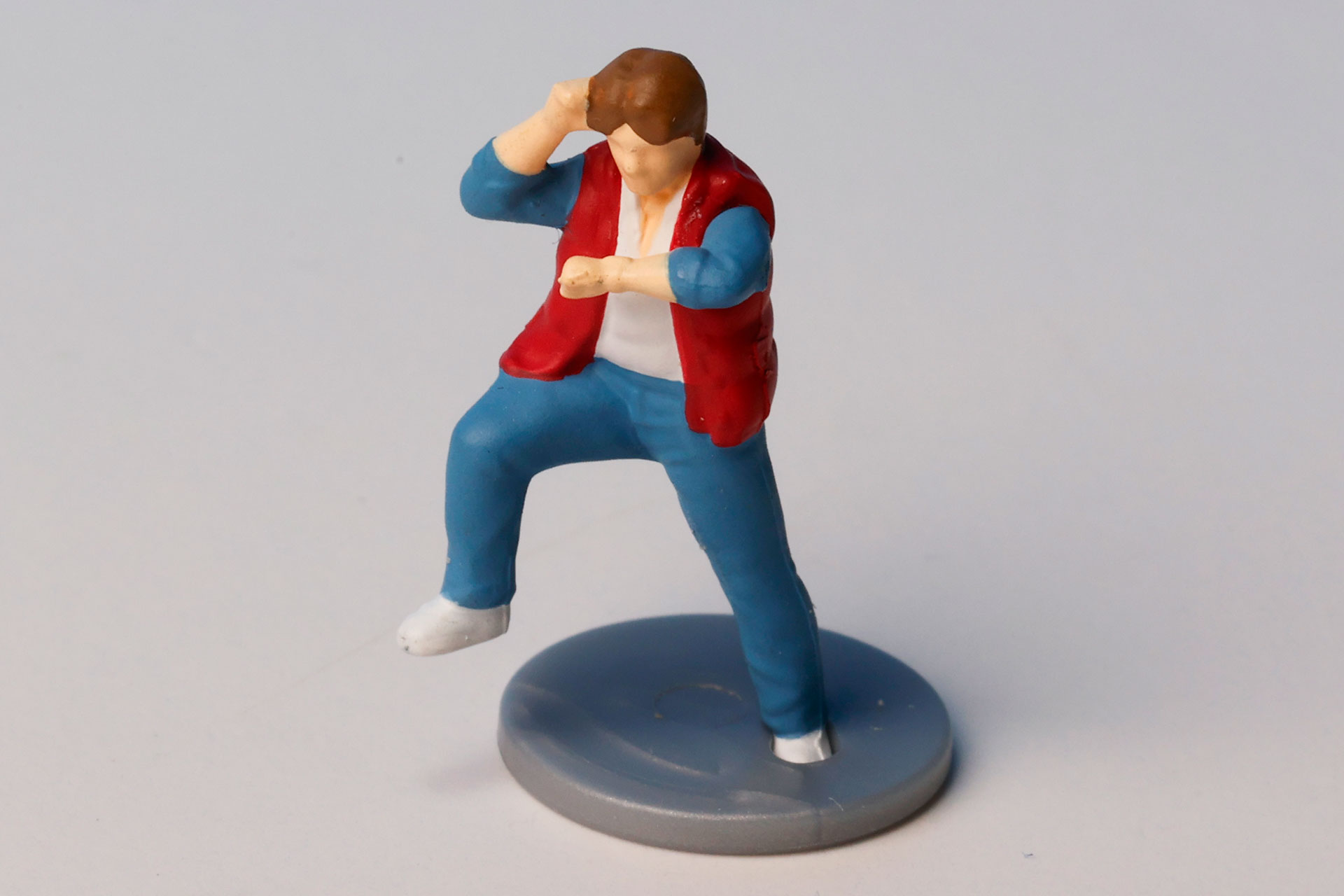 主人公のマーティには安定して自立できるように、台座が付属している