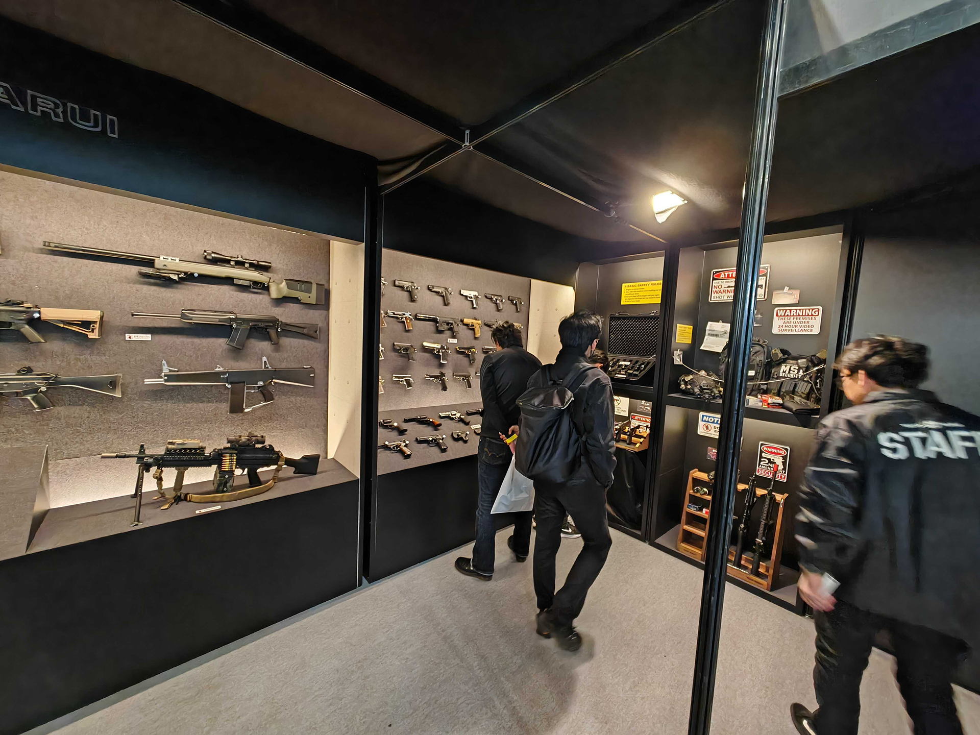 10歳以上のエアソフトガンも展示