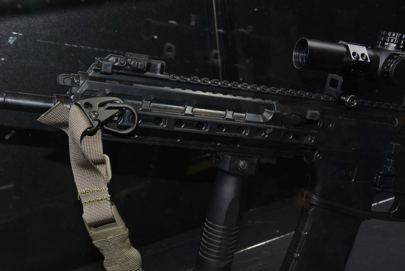 ゴム製とは思えないリアルな質感。エアソフトガンとしての商品化を強く希望したい