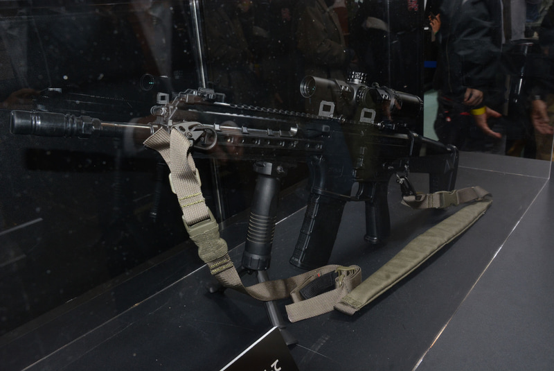 ゴム製とは思えないリアルな質感。エアソフトガンとしての商品化を強く希望したい