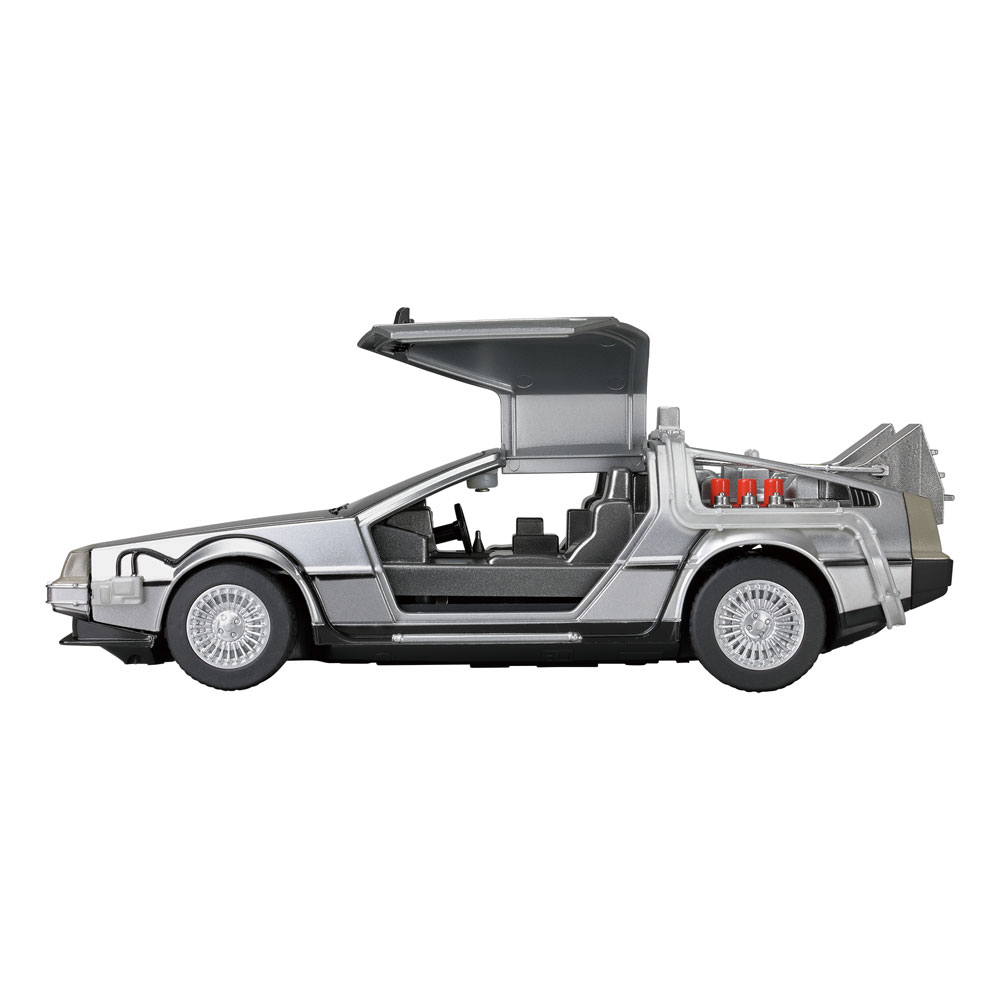 ガルウィングが開き、内部も再現している