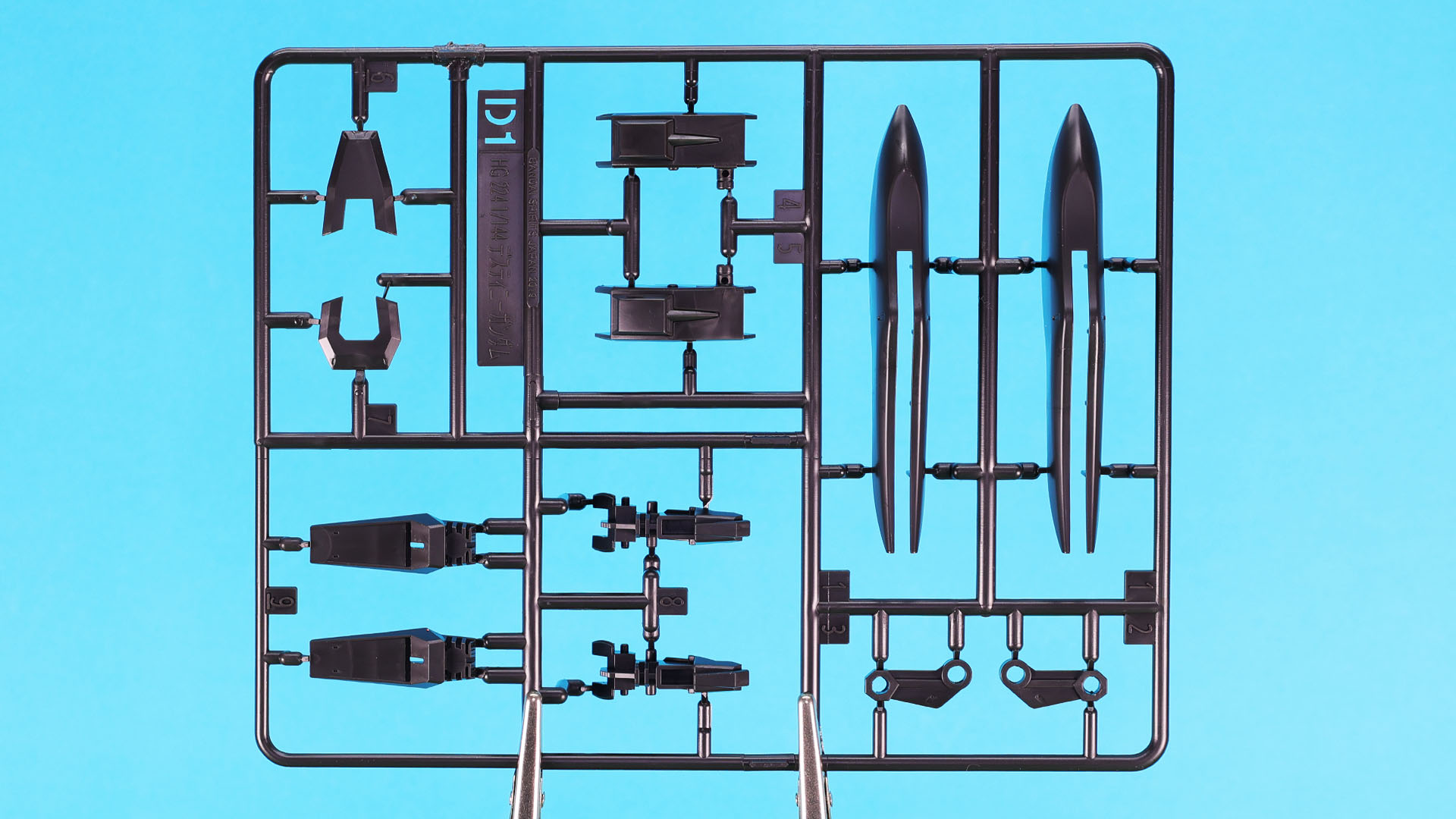 D1:背面ウイングや各部装甲