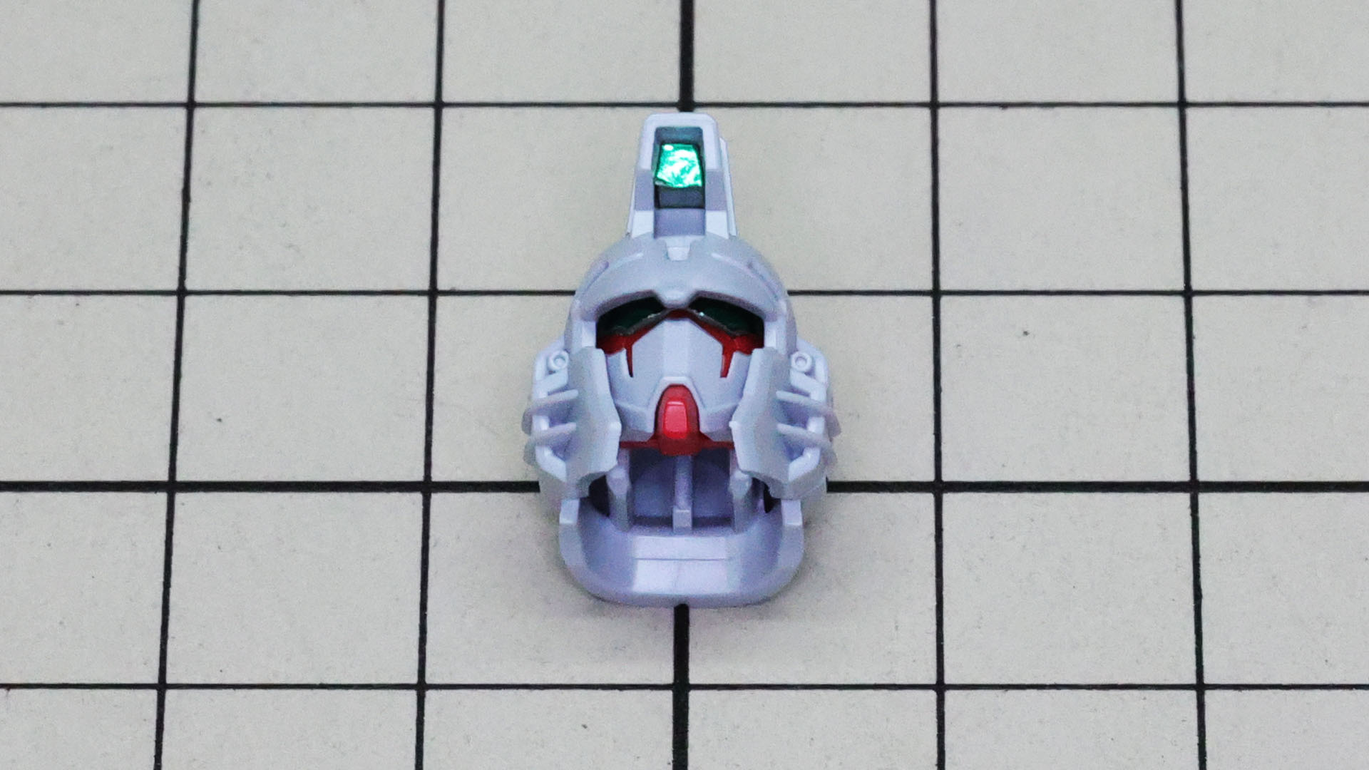 カメラアイと頭頂部センサーにはシールを貼りこんで再現します