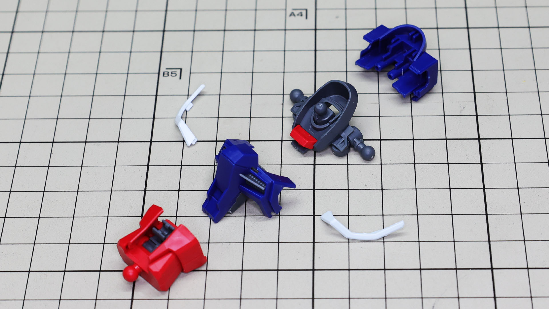 襟部に肩関節を持つ構造は現代では“SEEDアクションシステム”と呼ばれています