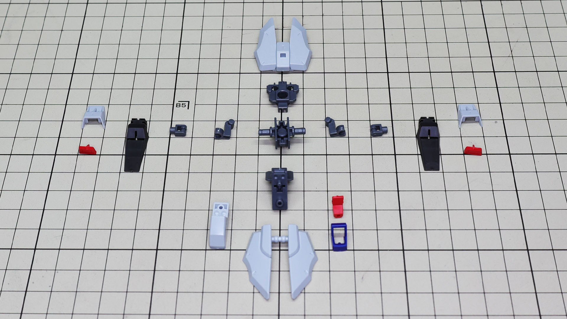 細かなパーツ割で高い可動性能を持つ腰部のパーツ群