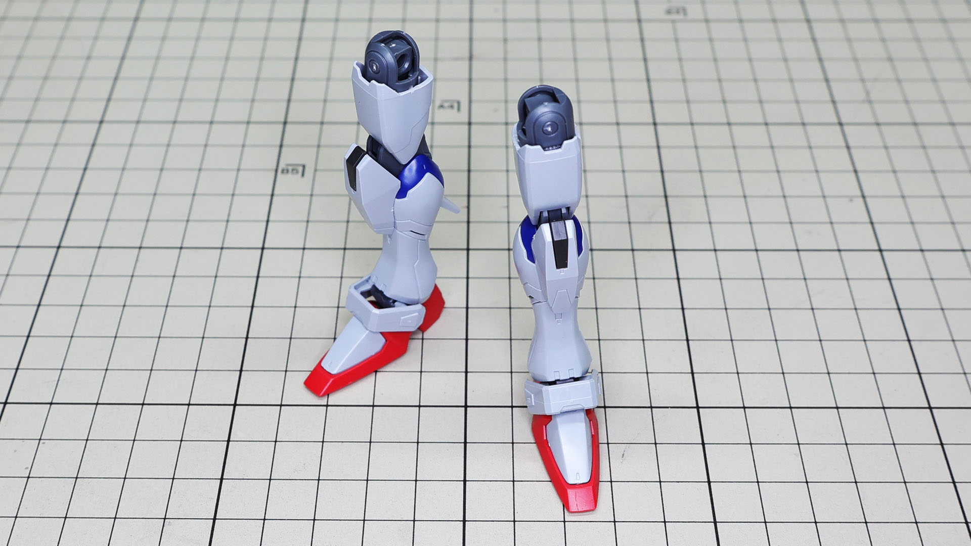 デスティニーガンダムらしい、筋肉質でスタイリッシュな脚部です