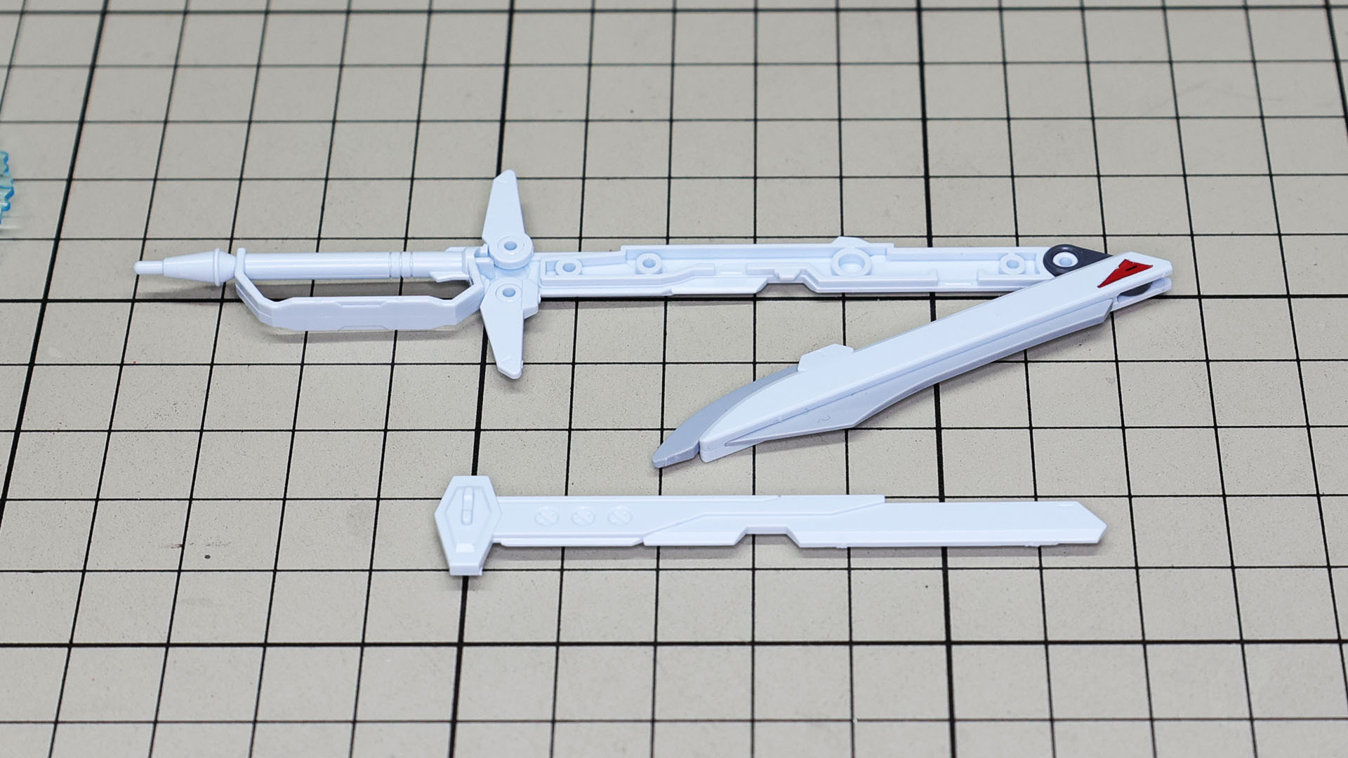 アロンダイト ビームソードは折り畳み機構を持っています