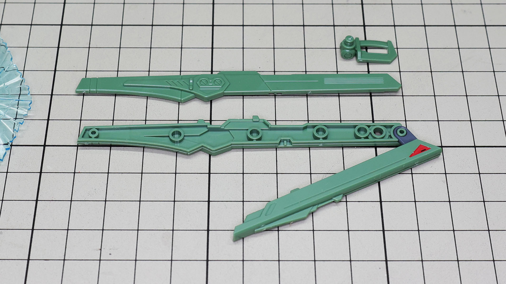 高エネルギー長射程ビーム砲も同様の折り畳み機構です