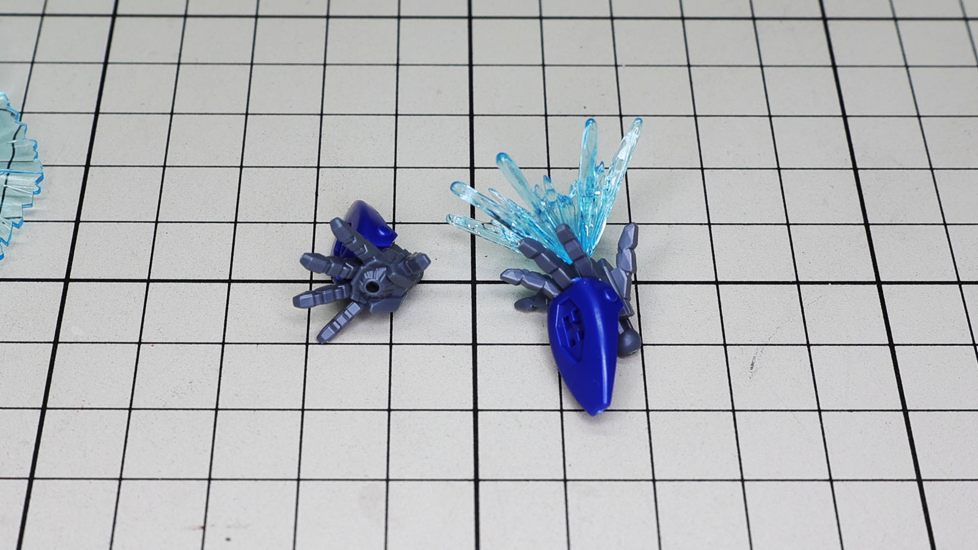 両手の開きハンドはパルマ・フィオキーナ ビーム砲のエフェクトが付けられるようになっています