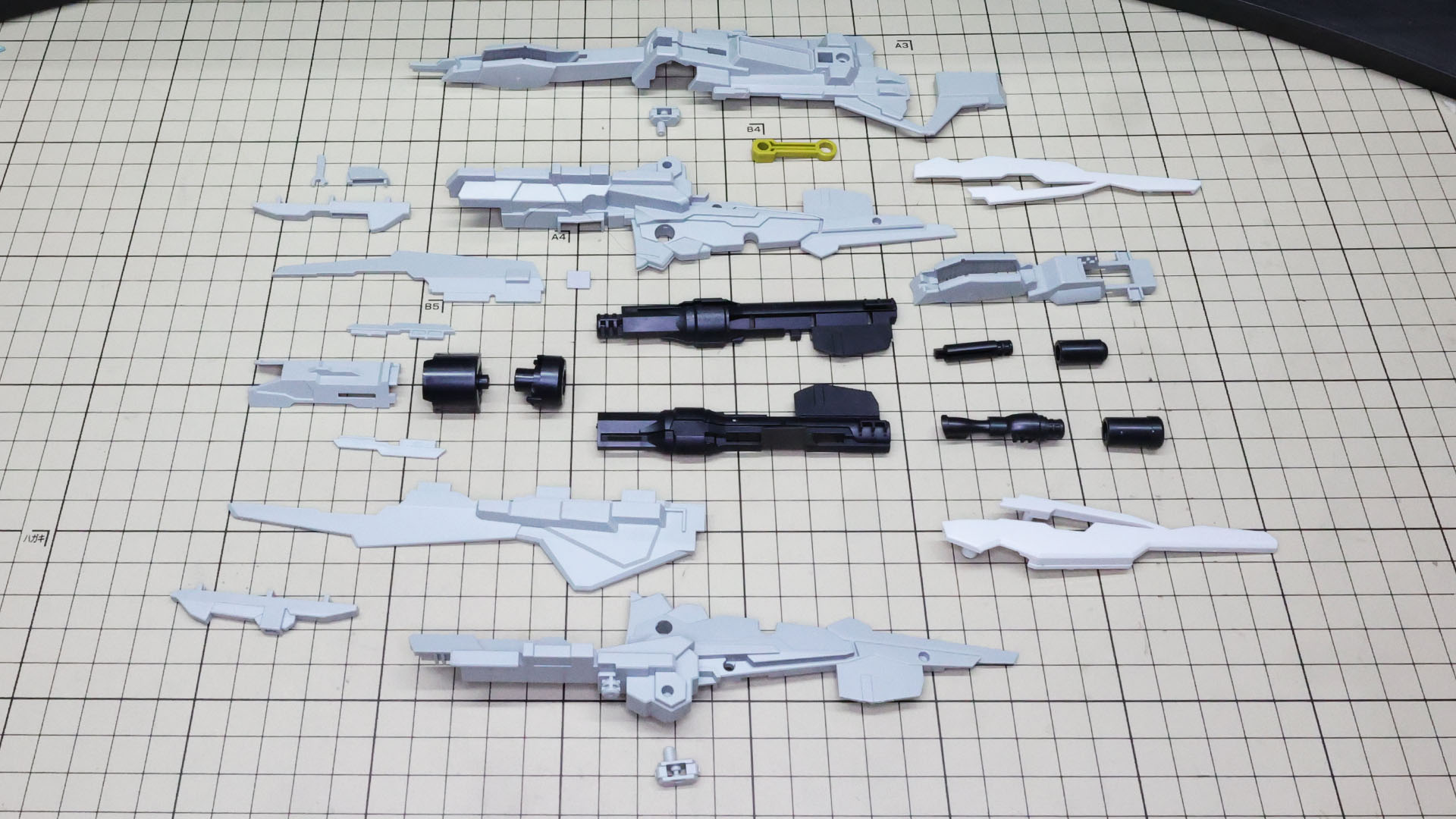 本体を構成するパーツ群、これらだけでもかなりの大きさ！