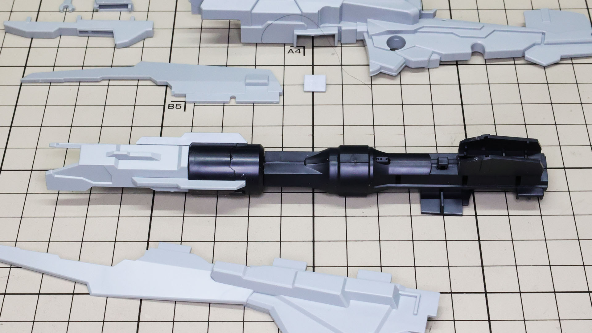 その後ろに本体前方部が付きます