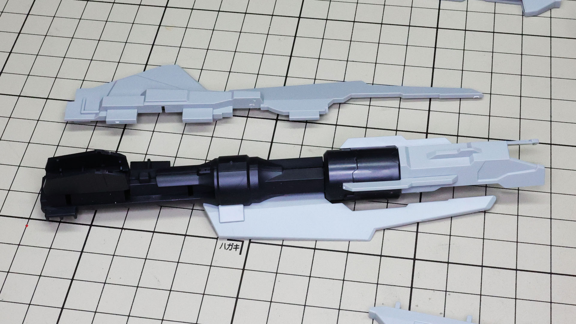 さらに外側のディテールを組み付けます