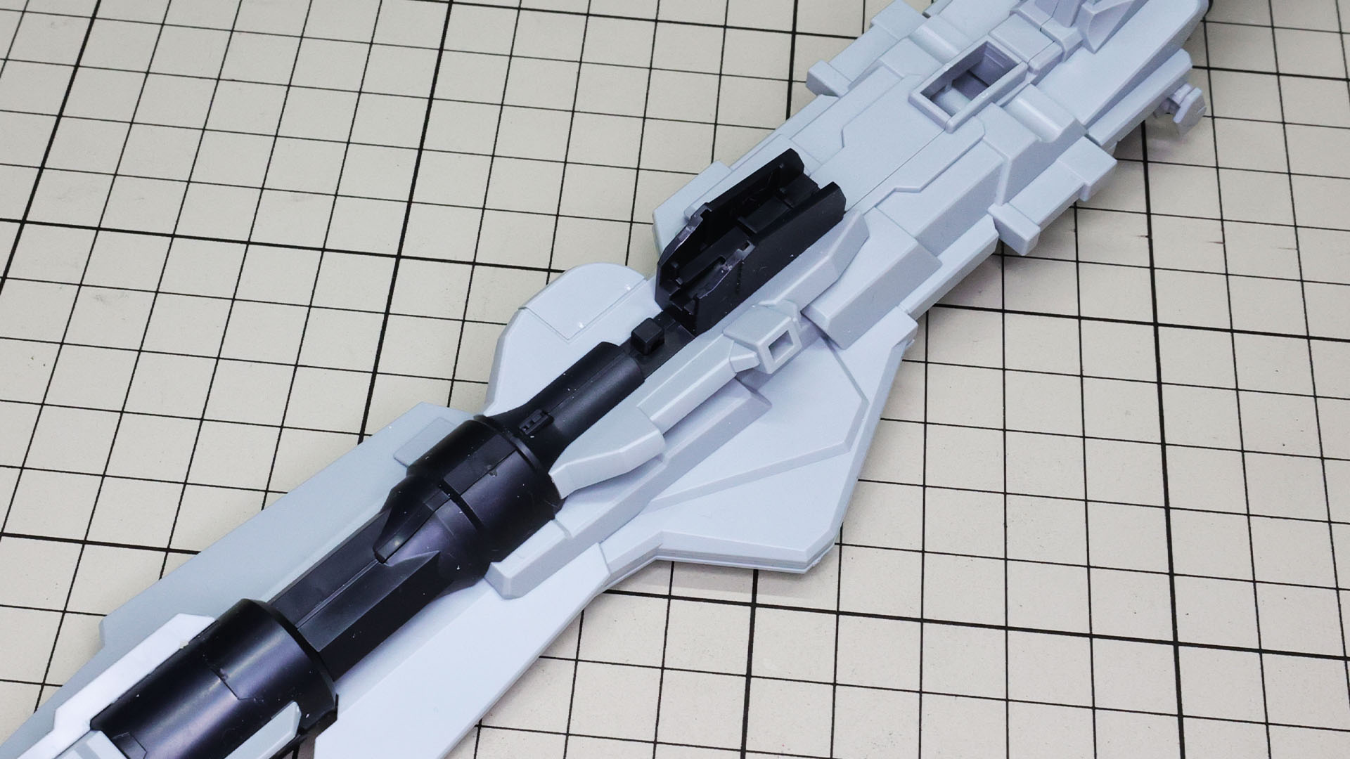 これらは本体に対してナナメになります