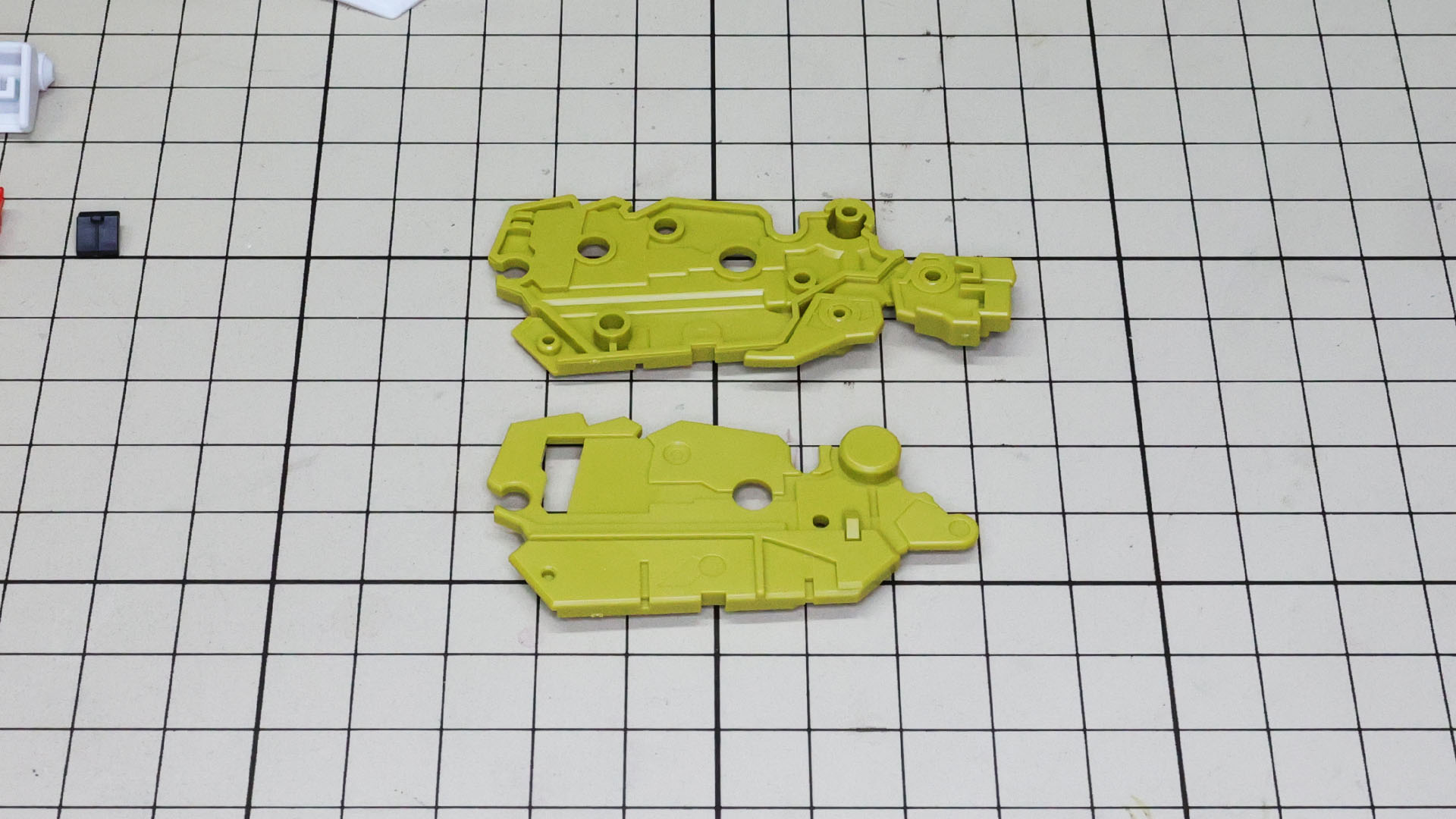 コアになるメカフレームを組みます