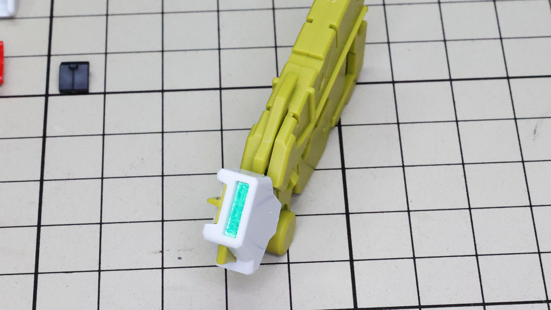 先頭のセンサー部には唯一、ここだけシールでの再現箇所があります