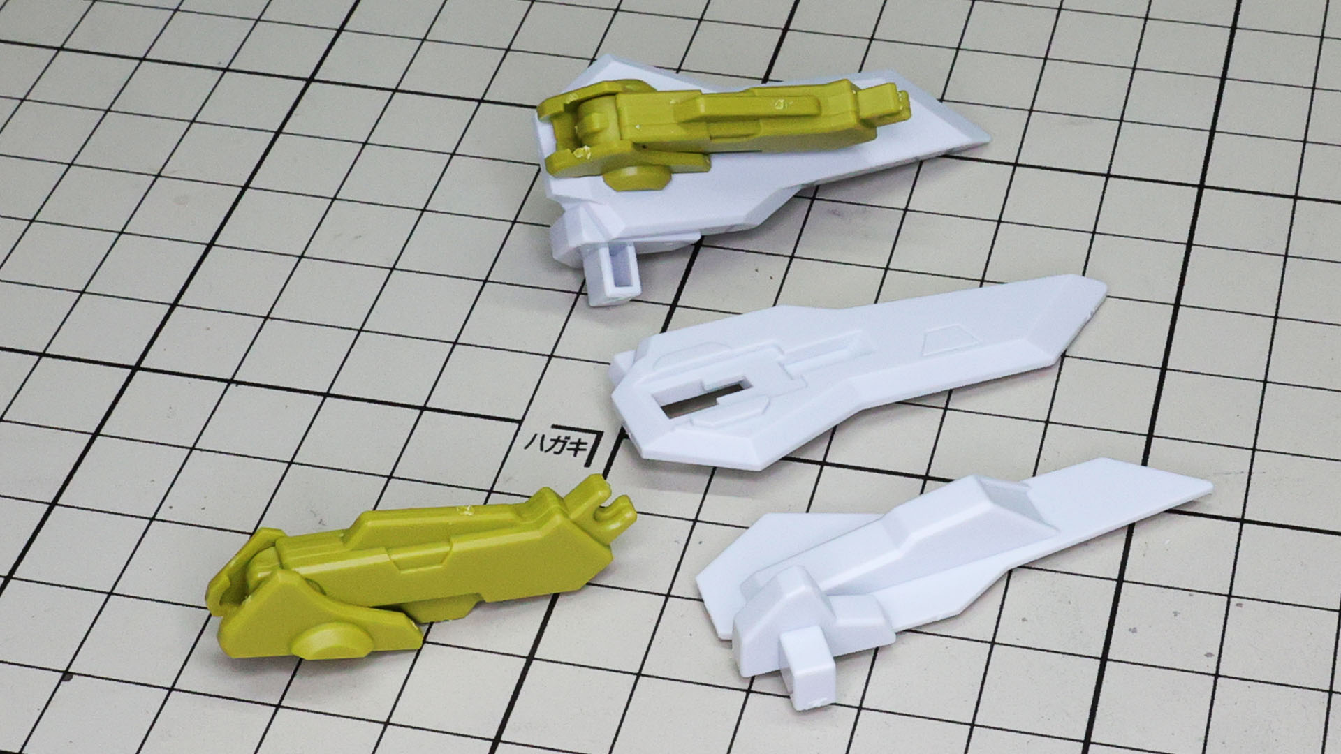 そのアームは腰部増加装甲に設置されます