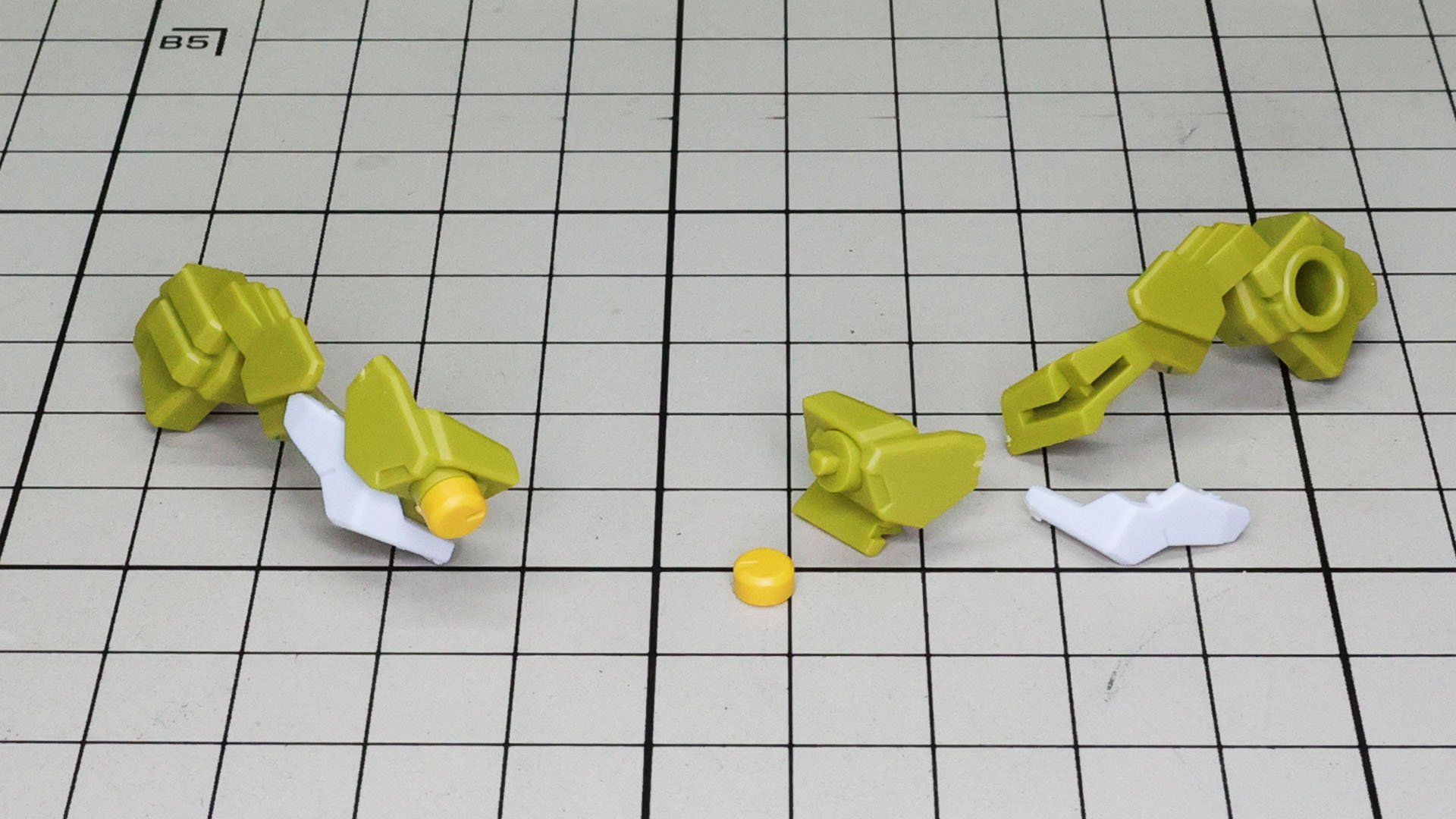 胸部増加装甲は複雑なディテールを持っています