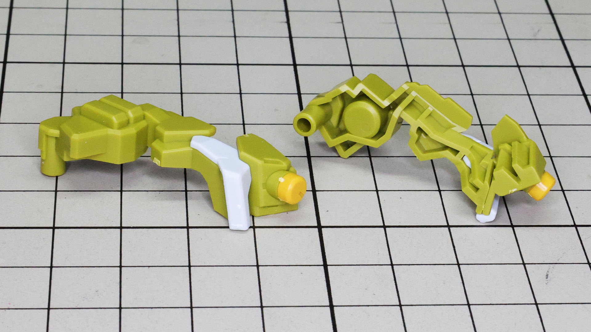 写真右のパーツの組み合わさり方に注目です