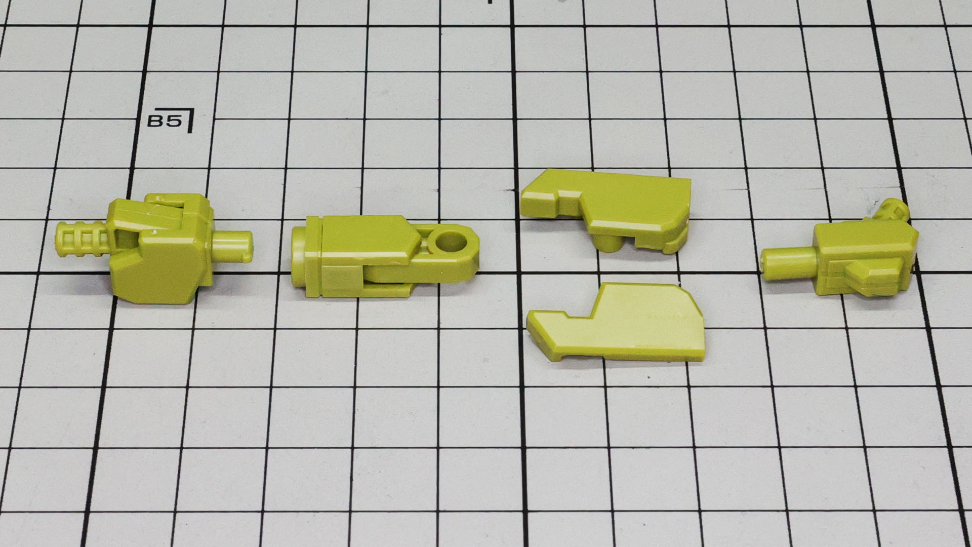 ゼウスシルエット本体との接続アームを組みます