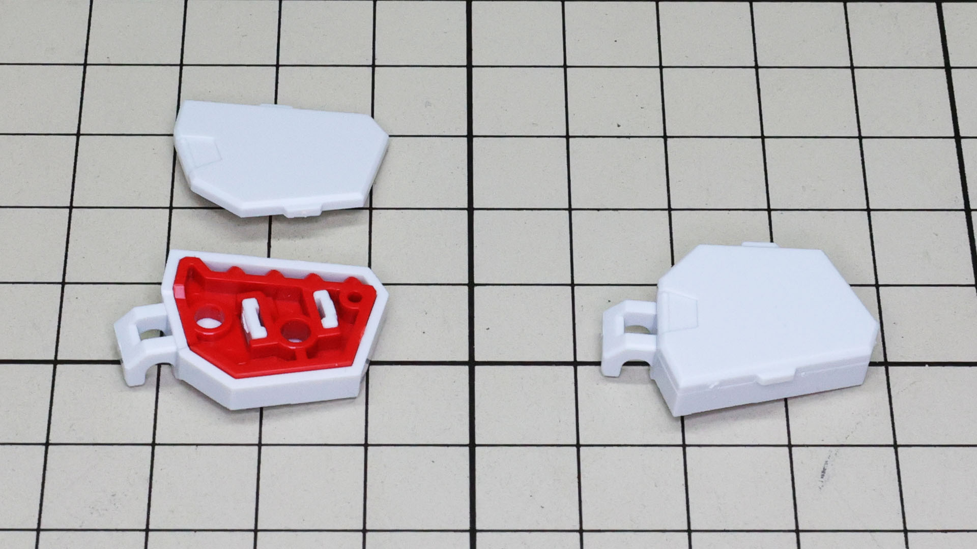 小型のミサイルポッドを組みます。スライドさせることで弾頭を見ることができます。それはギャラリーで！