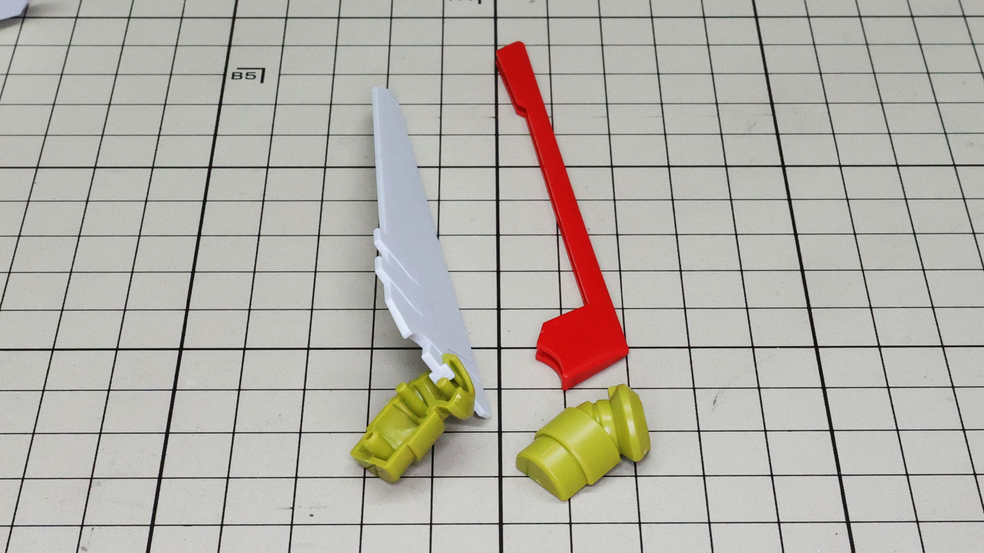 ウイングとその基部を組みます。基部の中にウイングを組み込んでいく珍しい工程なので折らないように注意します