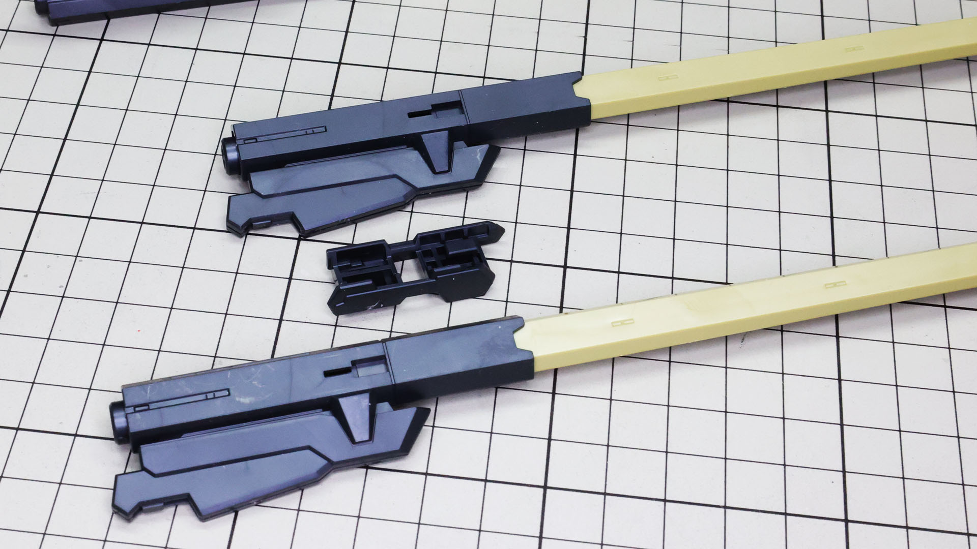 こちらは砲身同士を接続するためのコネクターパーツ