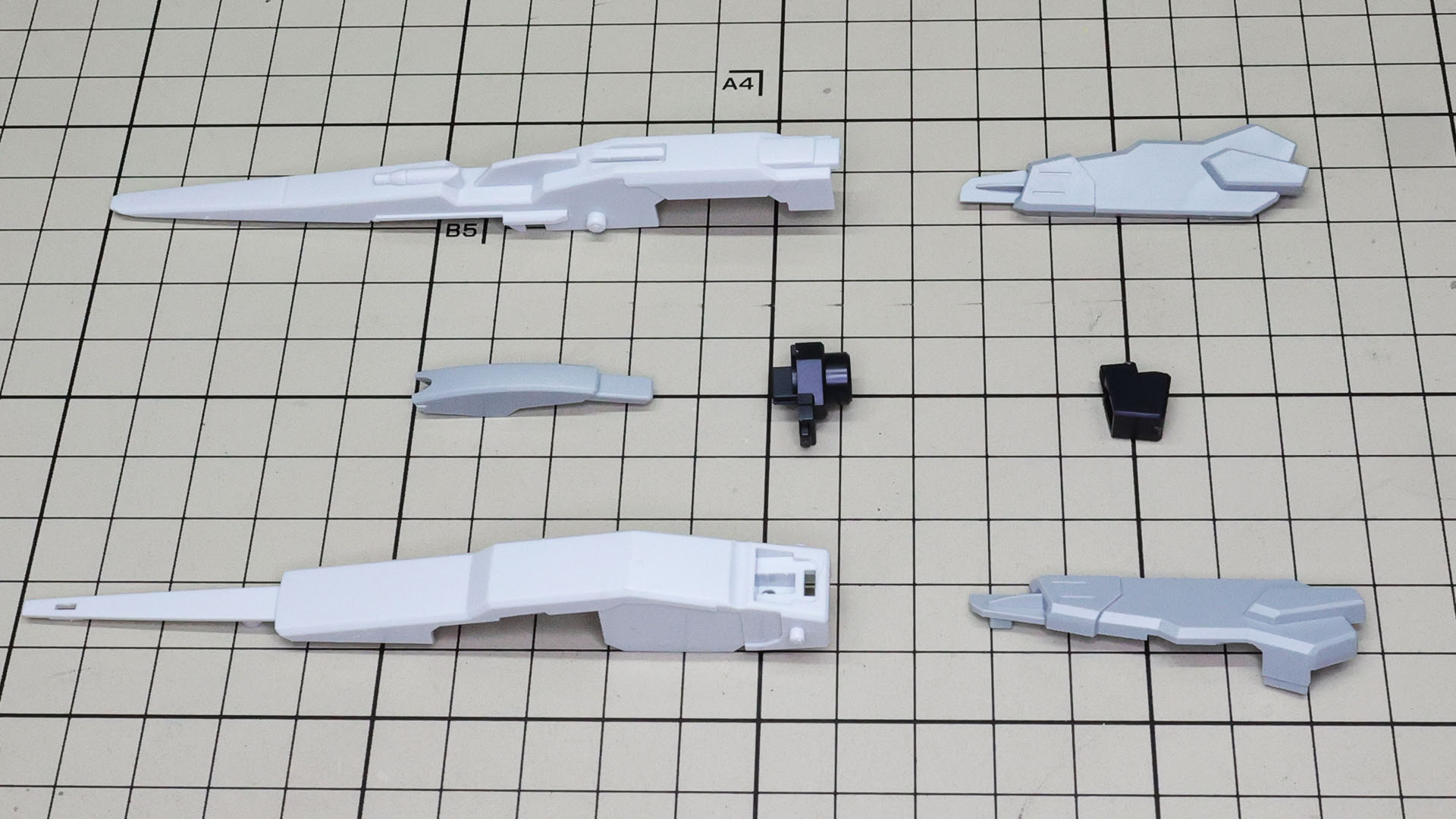 機首にあたるパーツを組んでいきます