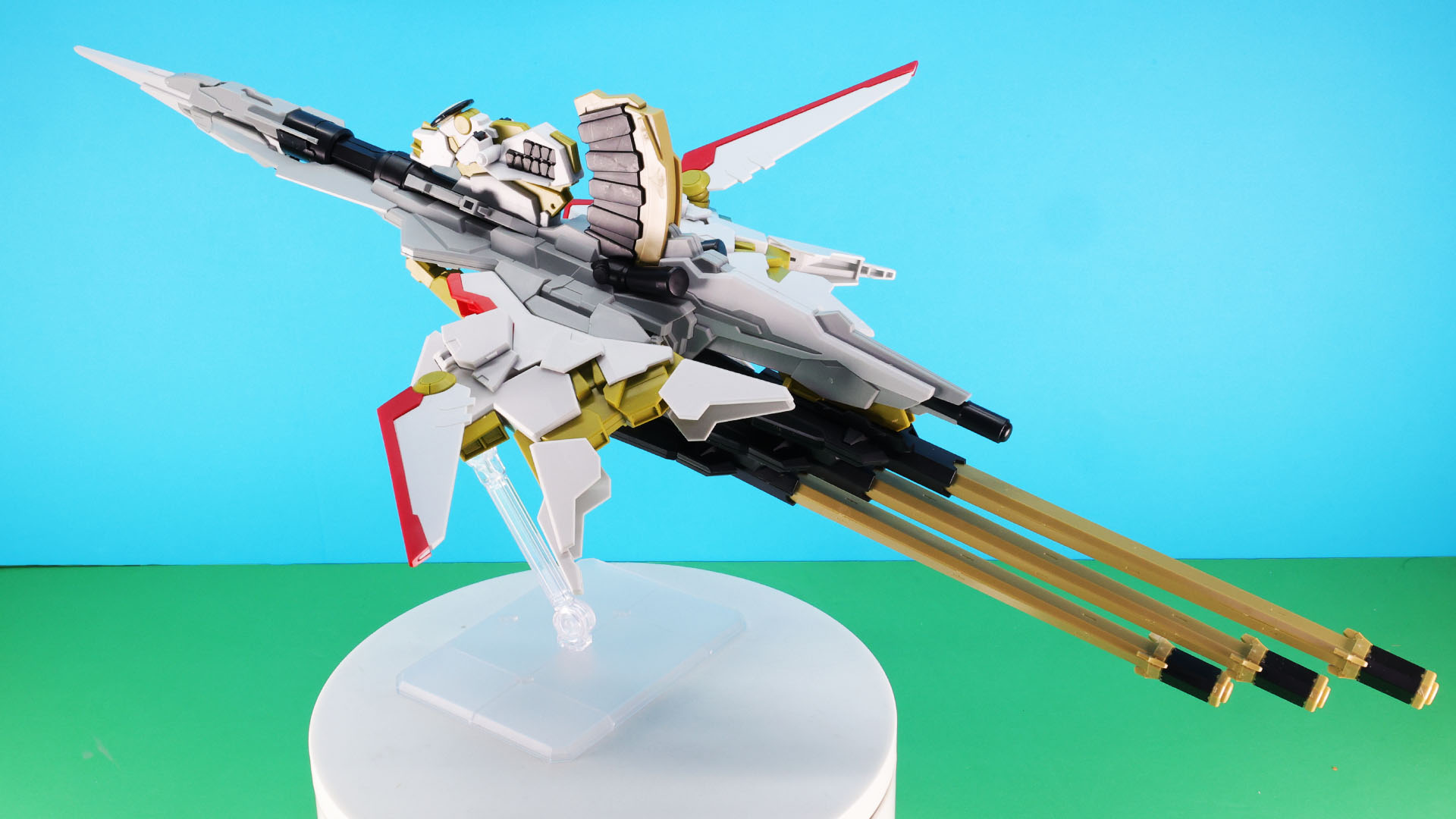 約500mmの全長を誇るゼウスシルエットの単独飛行形態！