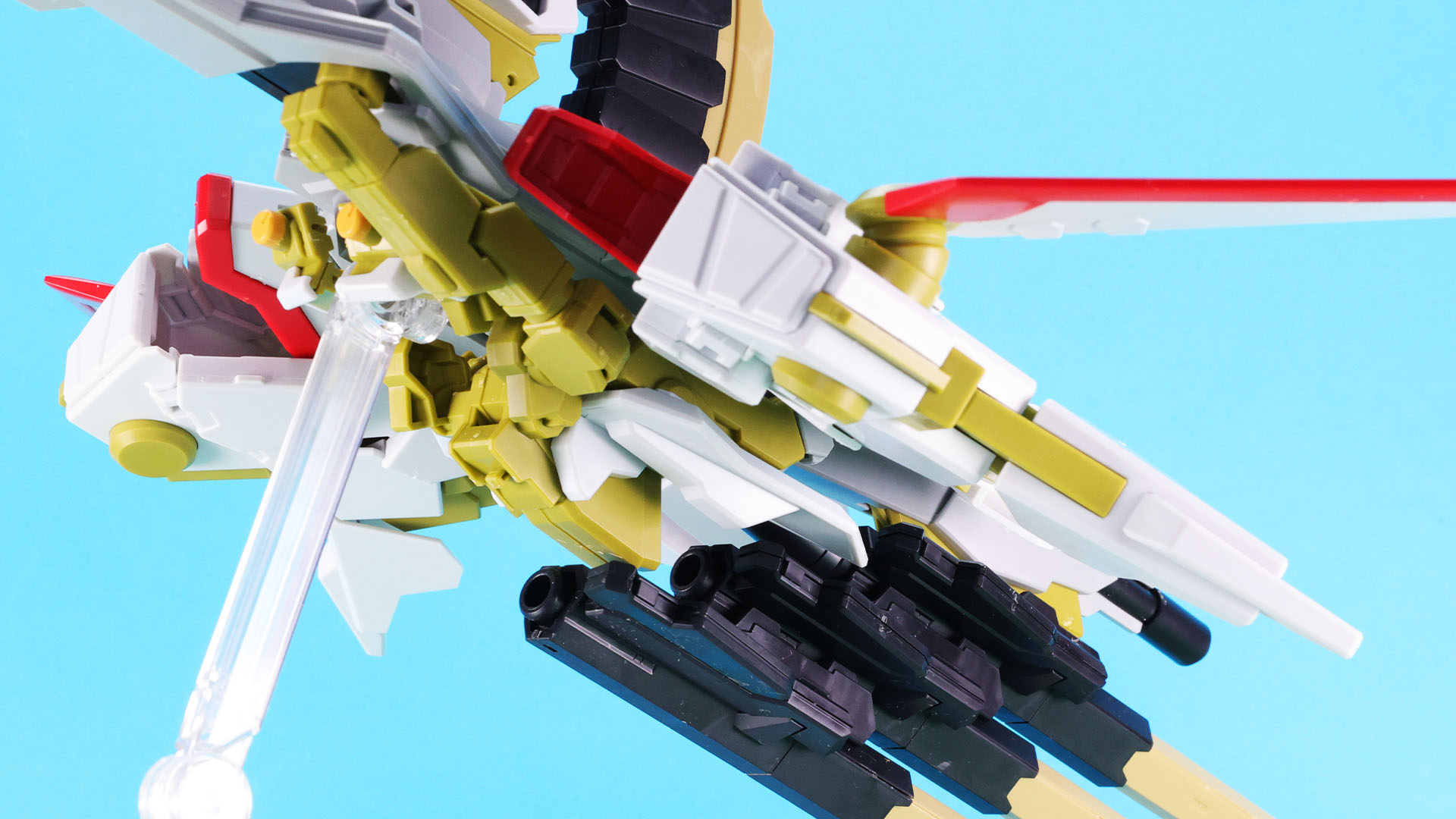 後方に砲身3本を懸架しています