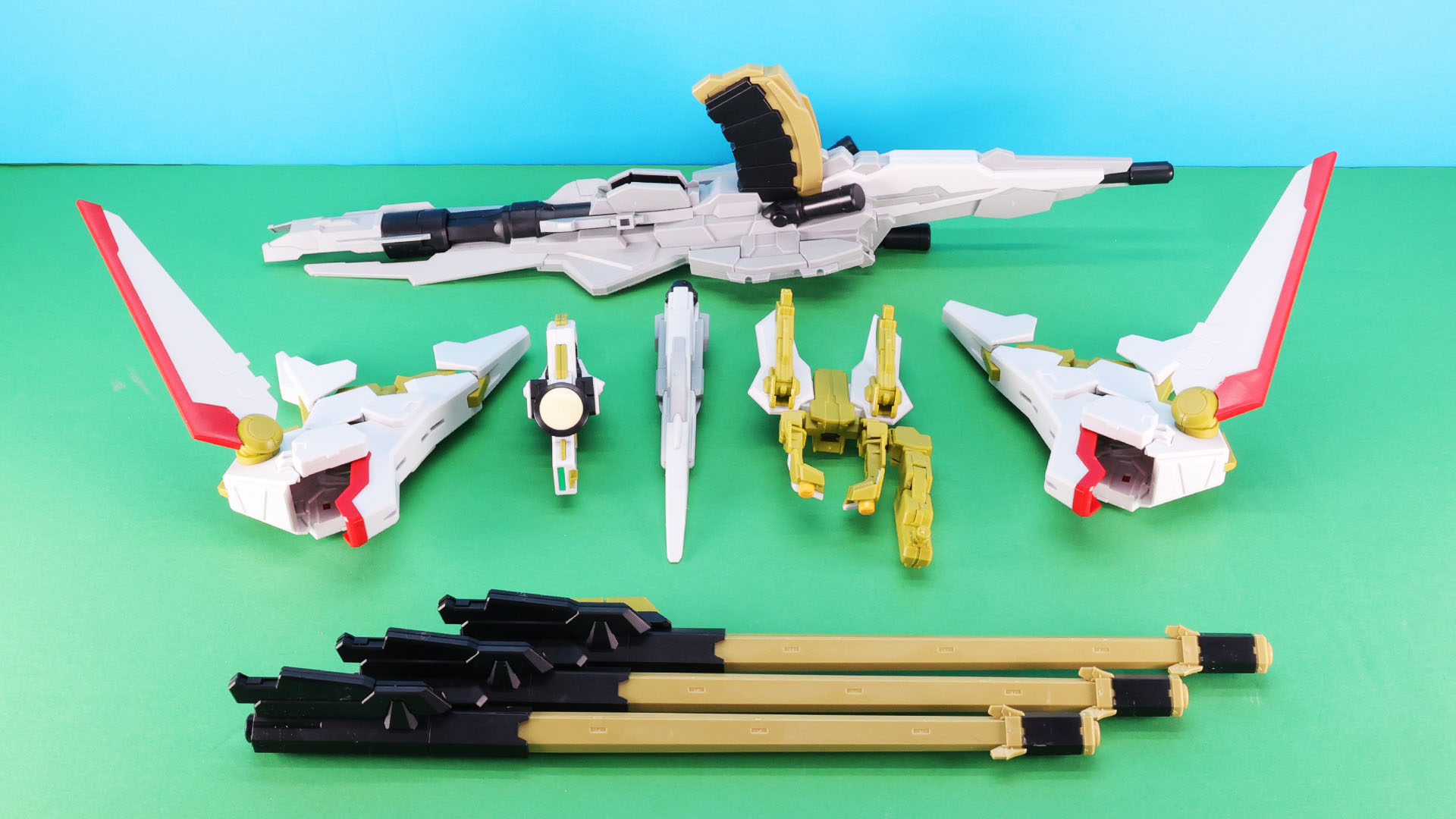 「デスティニーガンダムSpecII」に装備するためにいったんブロックごとに分けます