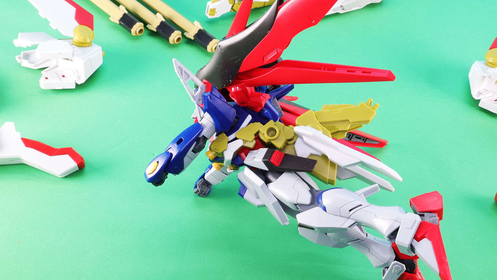 胸部増加装甲は腰部増加装甲から伸びる形です