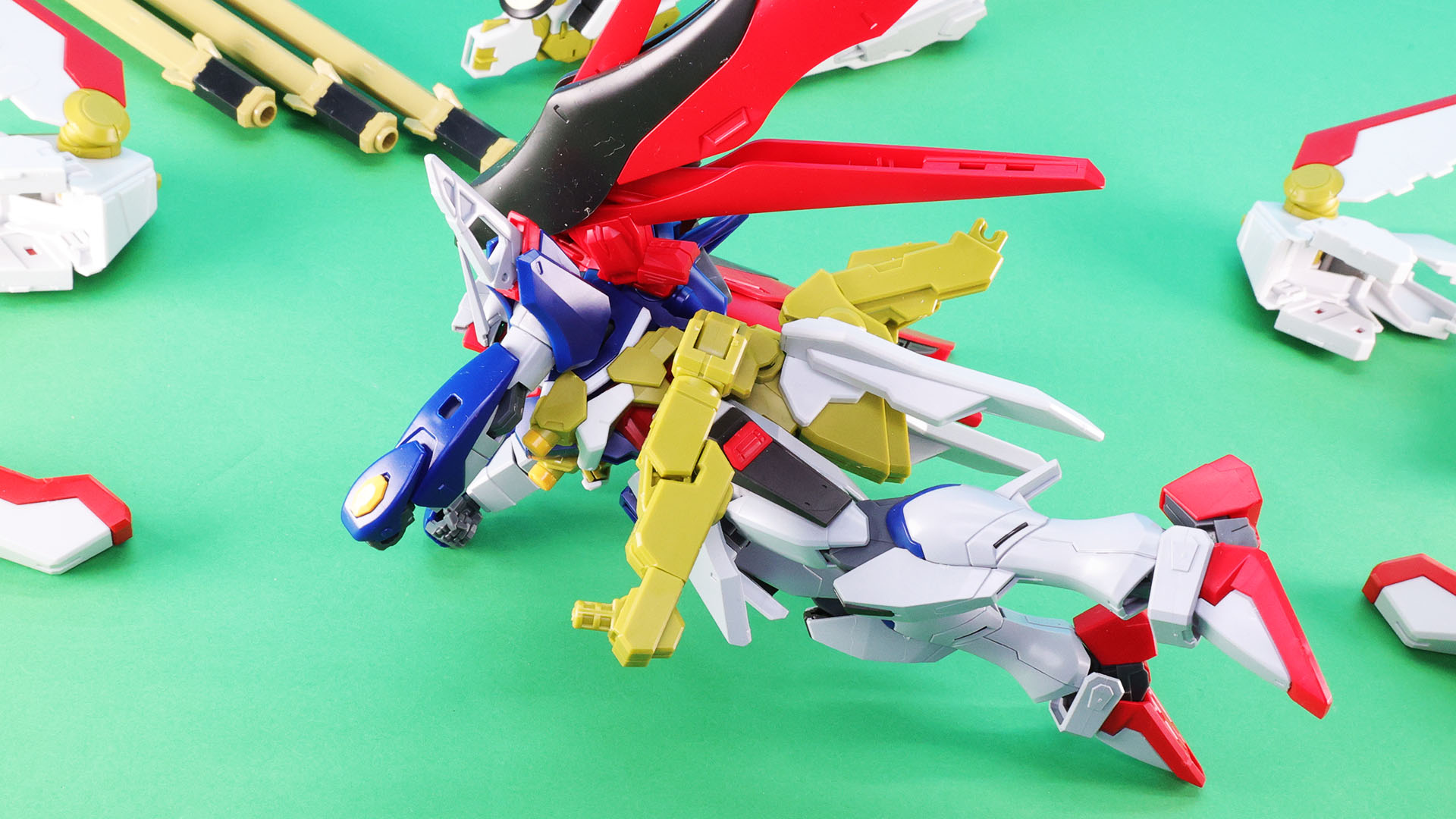 胸部増加装甲の左側にはゼウスシルエット本体を接続するアームが付きます