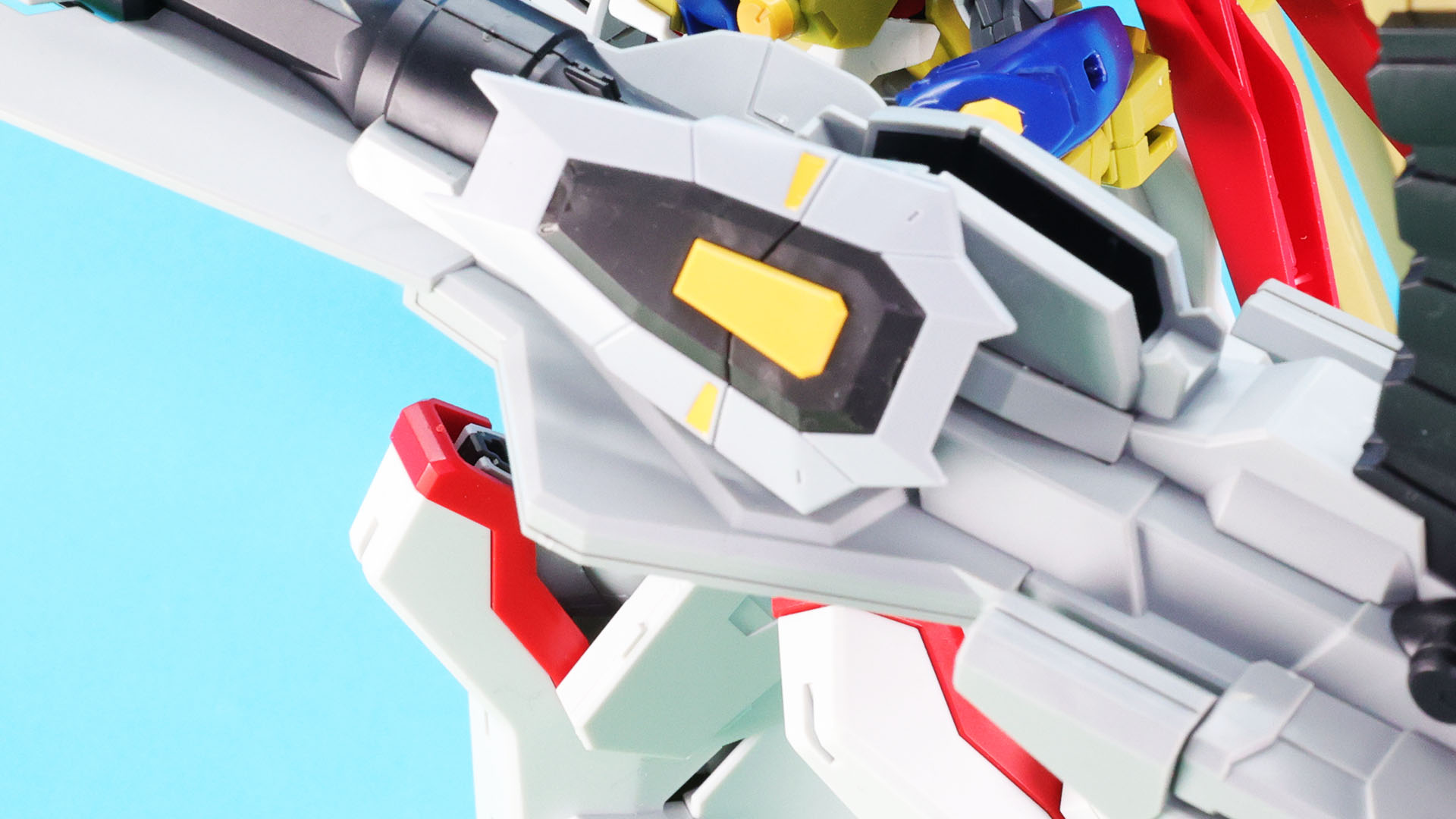 ゼウスシルエット本体にアンチビームシールドを取り付けます