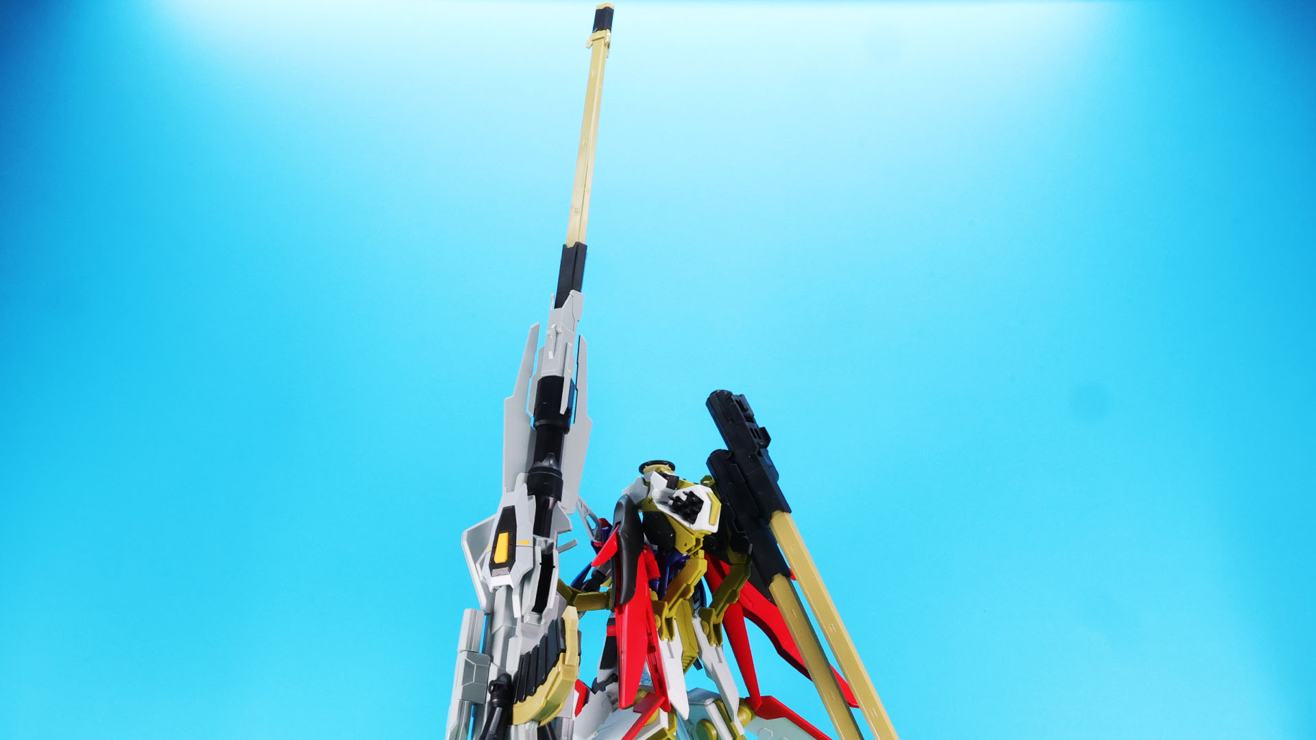 ゼウスシルエットはアームで接続しているので両腕はフリーです