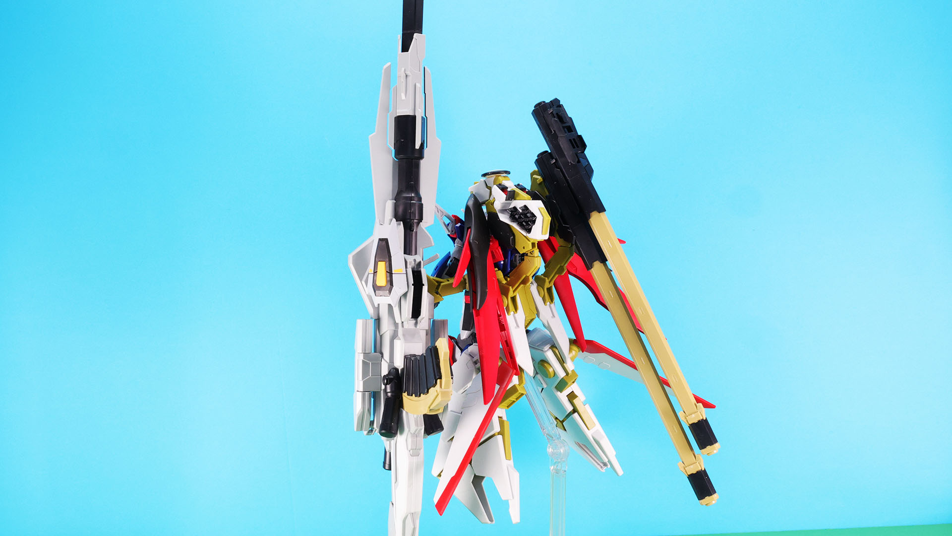 ゼウスシルエットはアームで接続しているので両腕はフリーです