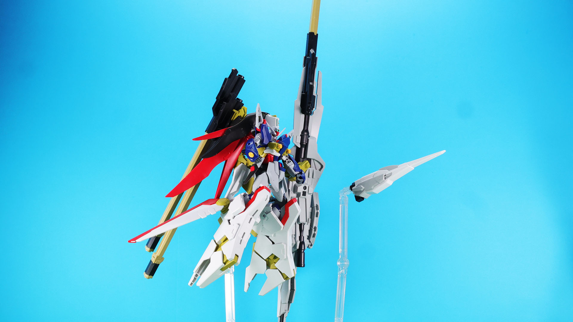 ゼウスシルエット砲撃時には砲身にグリップを取り付け、本体のグリップを露出させます