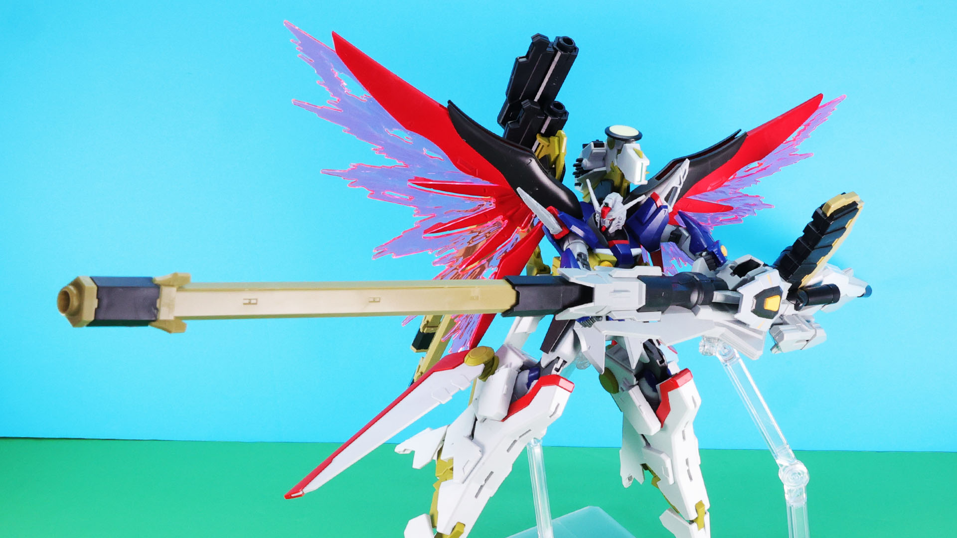 光の翼を広げ、最大出力で砲撃します