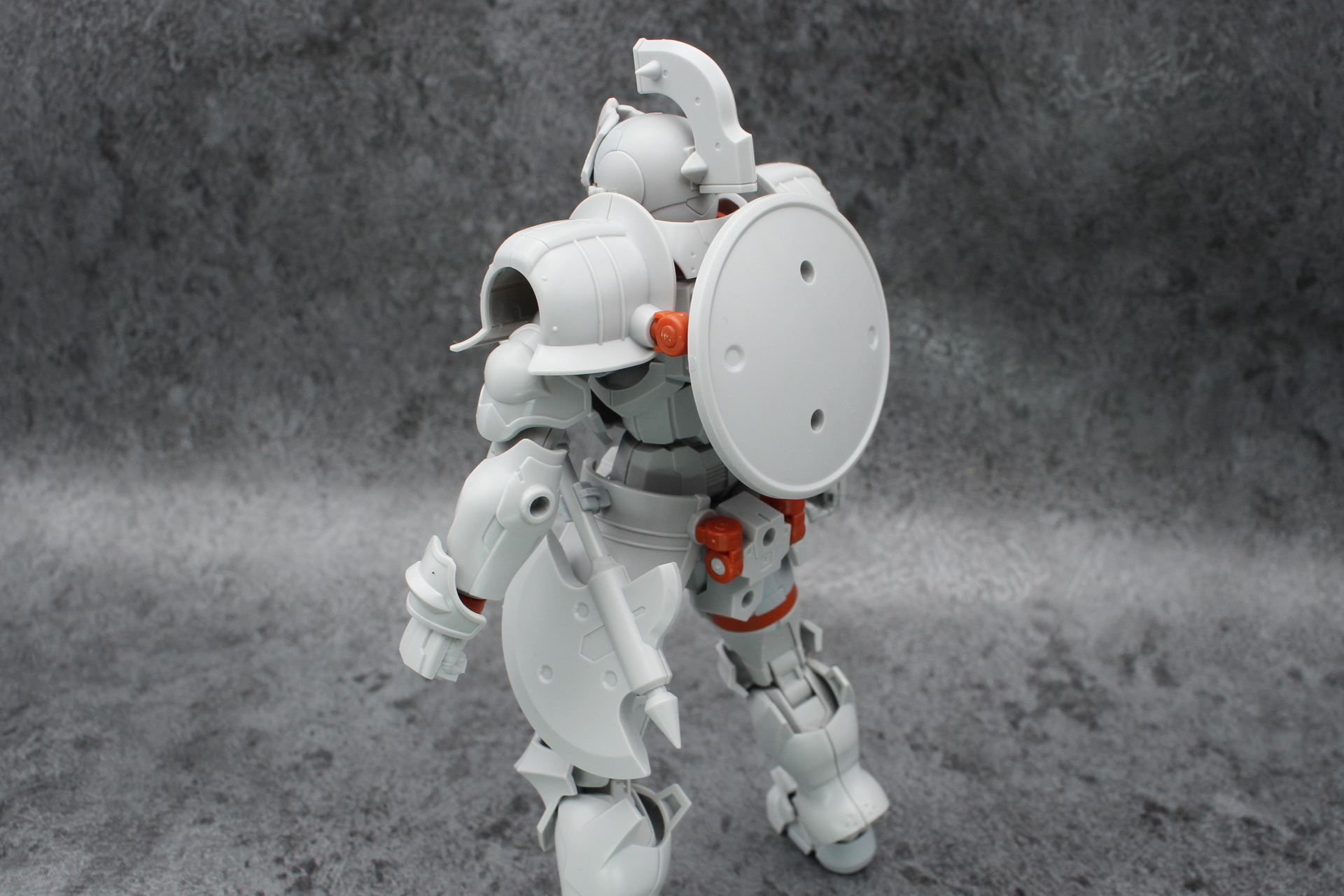 専用のジョイントを使えば、武装を背中や腰に付けられる