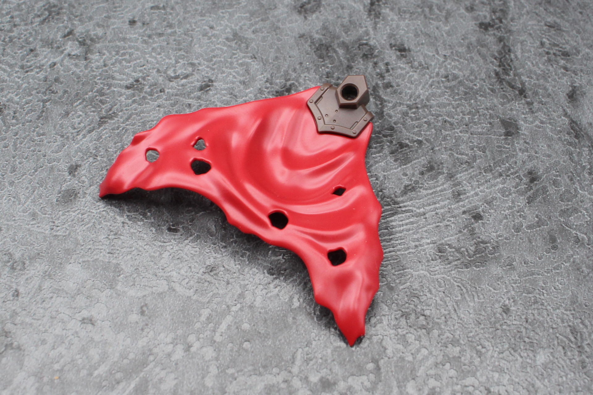 マントの組み立て。可動箇所はない