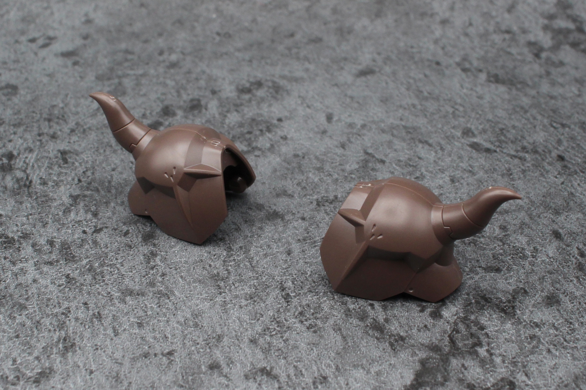 肩アーマーの組み立て