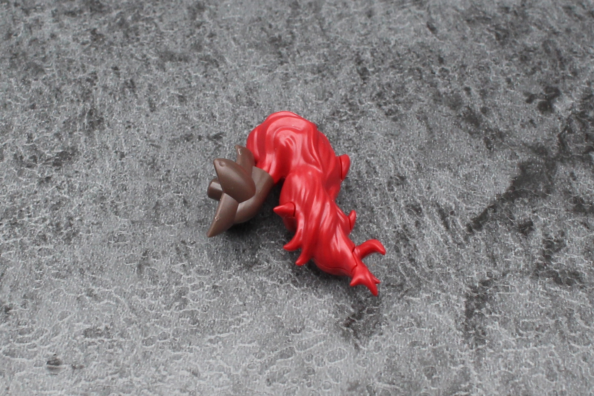 後頭部の飾りを組み立て