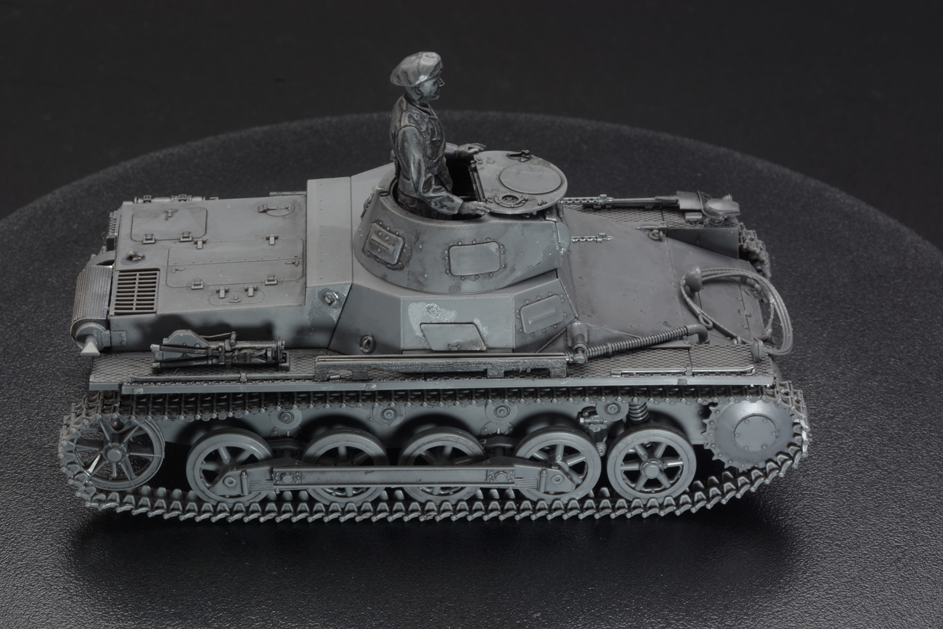 小さいながら戦車に求められる要素をぎゅっと凝縮しているのがわかる。スミ入れによりディテール表現もしっかり確認できる